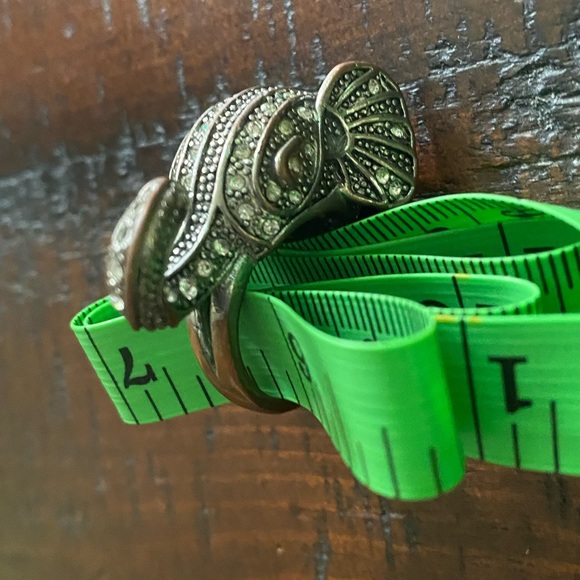 Vintage antique elephant jeweled ring size 8 - Picture 3 of 9